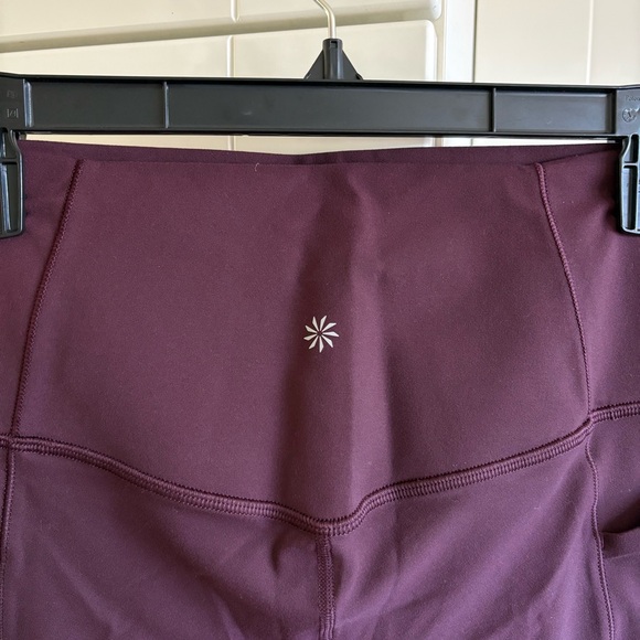 Athleta Salutation Stash Pocket 7” biker short - Picture 6 of 9